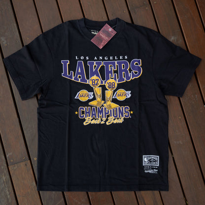 L.A. LAKERS VINTAGE CHAMPS TROPHY TEE